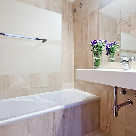 Rentals - Private Pool And Garden Center Apartment Barcelona