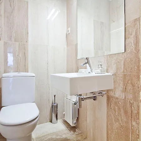 Rentals - Private Pool And Garden Center Apartment *