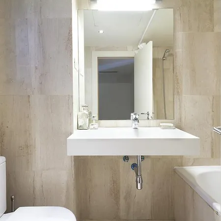 Apartment Rentals - Private Pool And Garden Center Barcelona