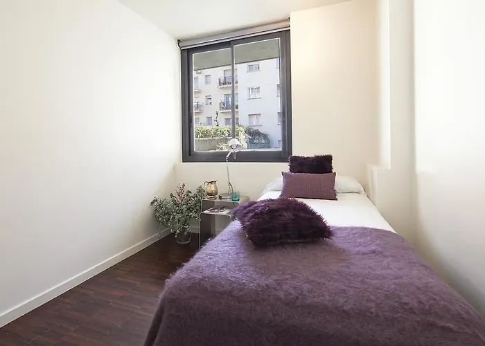 Apartment Rentals - Private Pool And Garden Center Barcelona