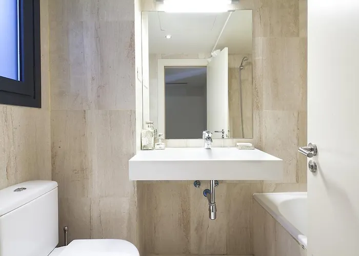 Apartment Rentals - Private Pool And Garden Center Barcelona