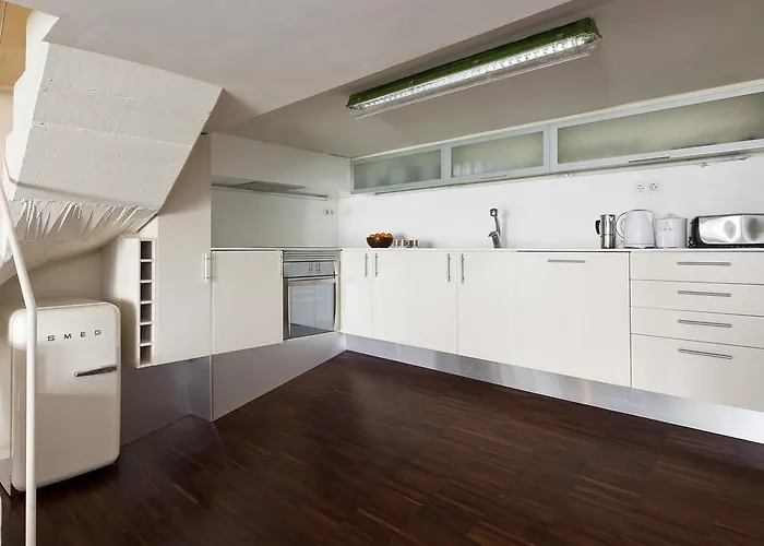 Apartment Rentals - Private Pool And Garden Center
